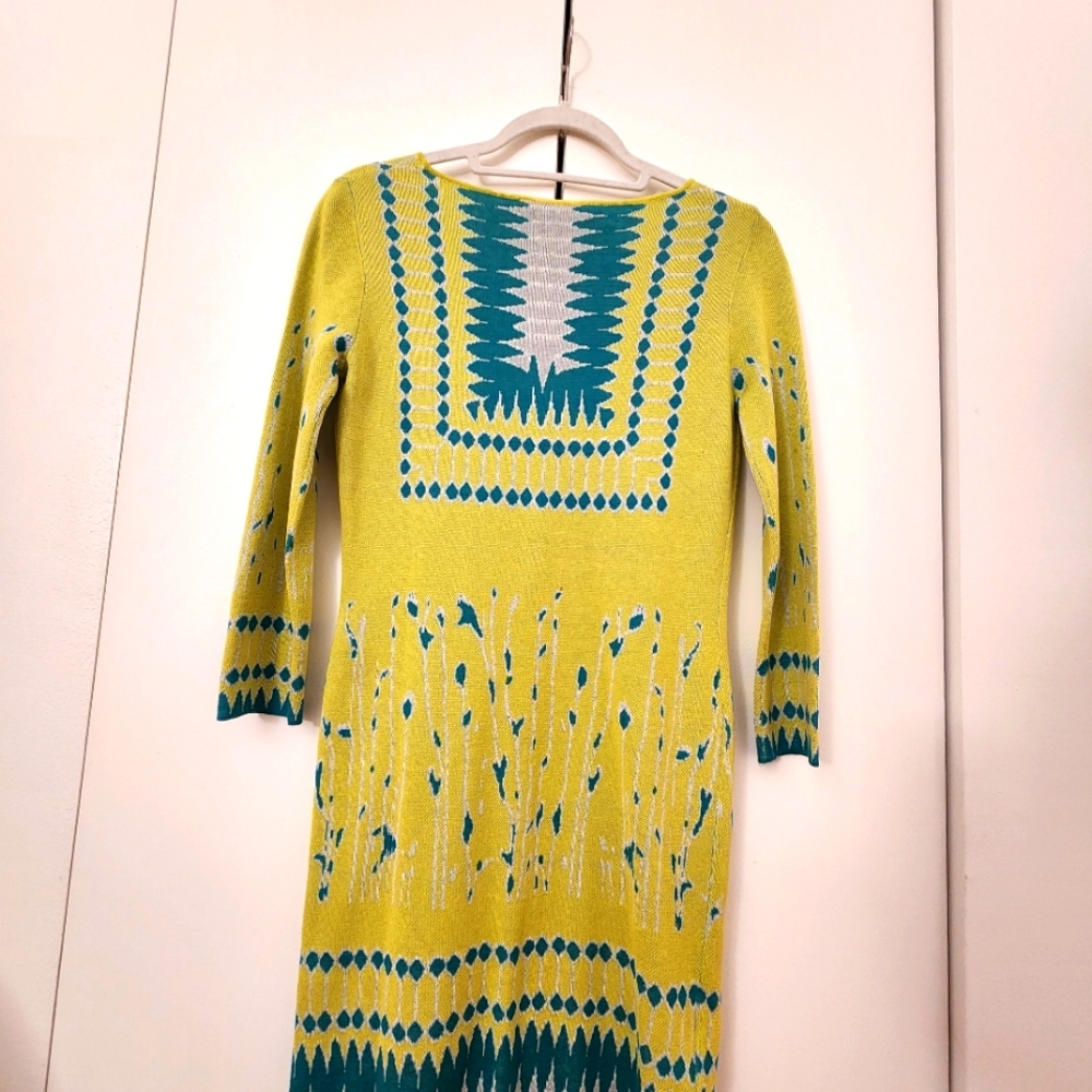 BCBG MAXAZRIA, very original,  beautiful three-quarters sleeves dress in XS size